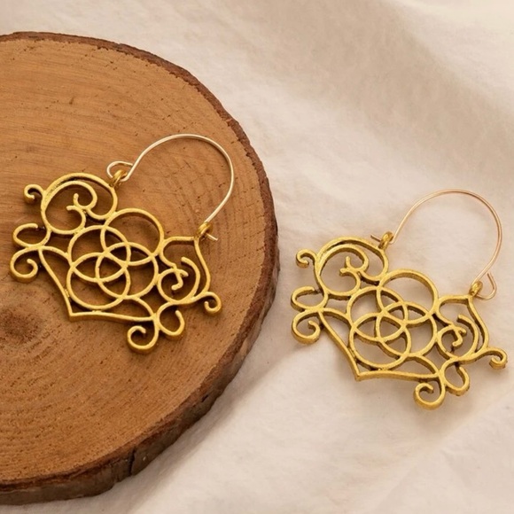 Mandorla Venn Diagram Interstice Liminal Space Heaven Earth Scrolling Lacey Hoop - Picture 2 of 10